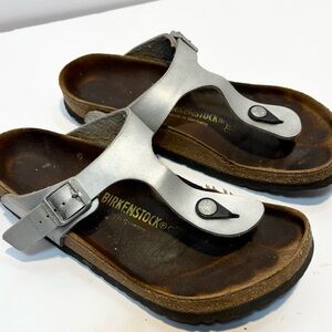 of Birkenstock Gizeh thong sandals in a silver Birko-Flor material 8 8.5